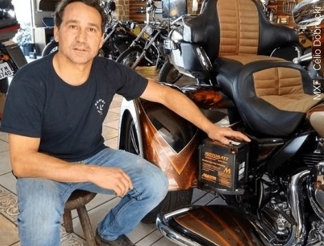 Antes de girar a chave, moto já precisa de bateria